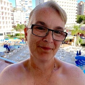 Meet your Posher, Debbie